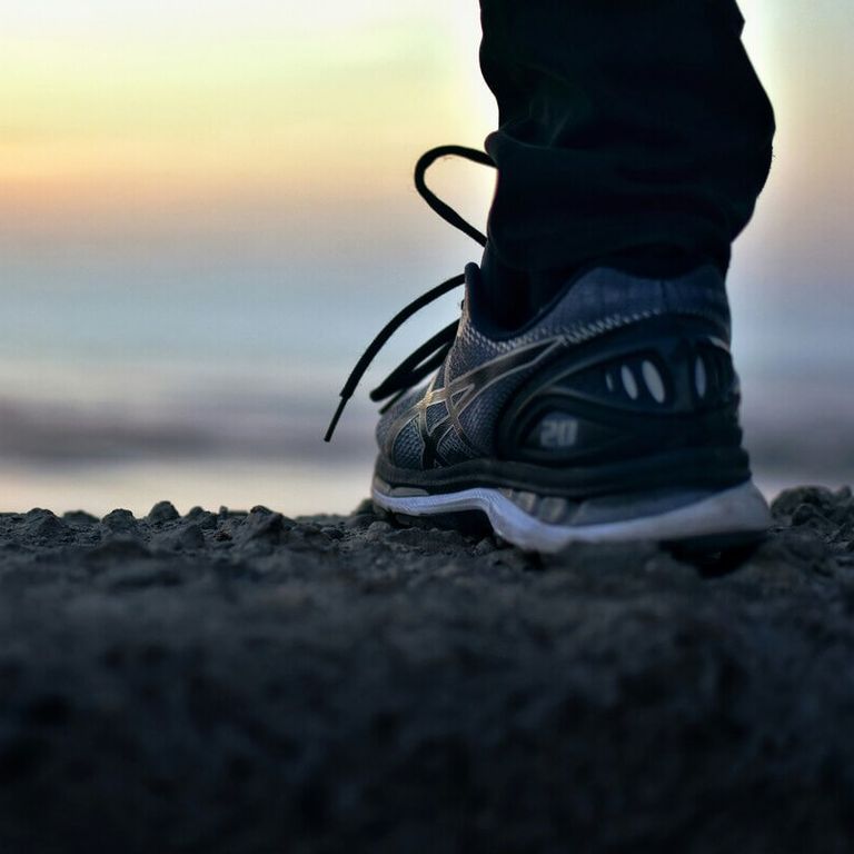 Pied de sportif en mouvement – image représentant le parcours de réflexologie pour la performance et la récupération sportive