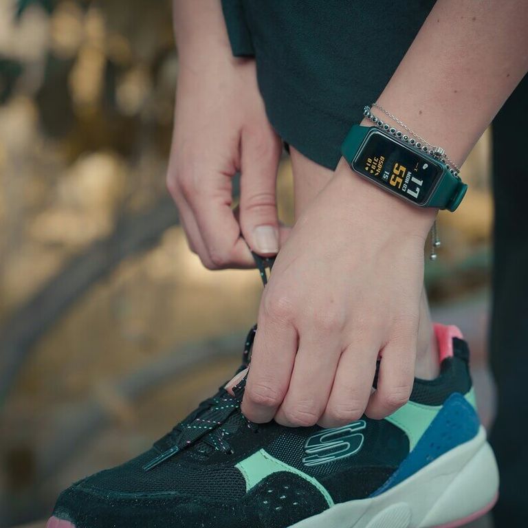 Préparation sportive avec attache de chaussures, performance et prévention grâce à la réflexologie plantaire à Vence